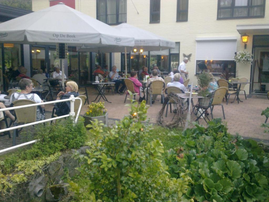 Hotel Restaurant Op De Beek Schin op Geul Esterno foto